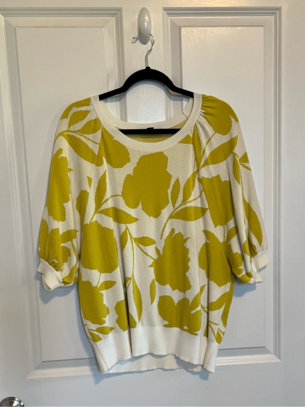 Ann Taylor chartreuse-yellow abstract floral scoop-neck top with puff sleeve XL